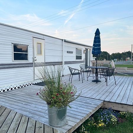 Pelican Motel Pelican Rapids Екстериор снимка