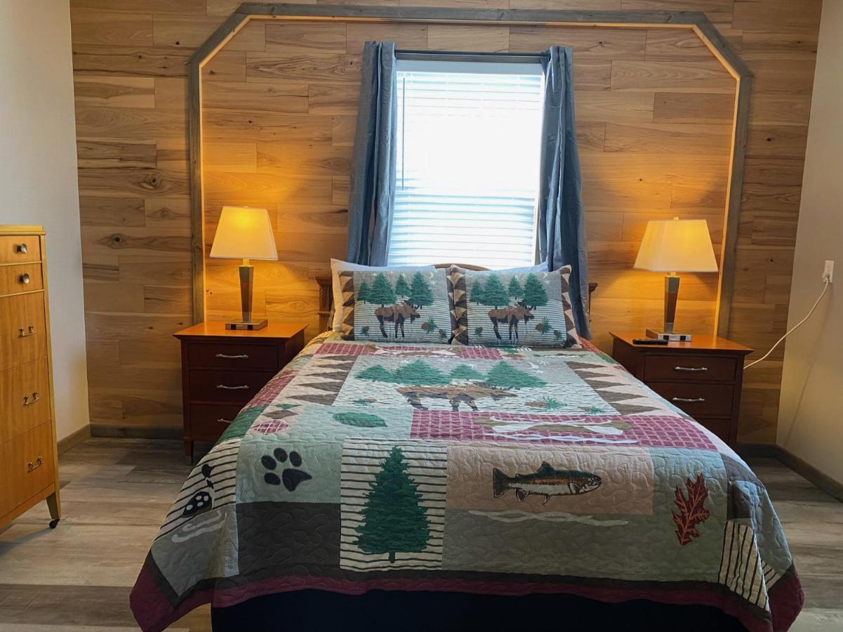 Pelican Motel Pelican Rapids Екстериор снимка