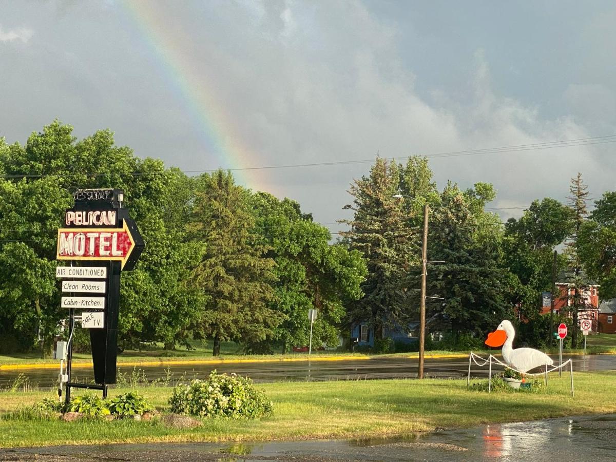 Pelican Motel Pelican Rapids Екстериор снимка