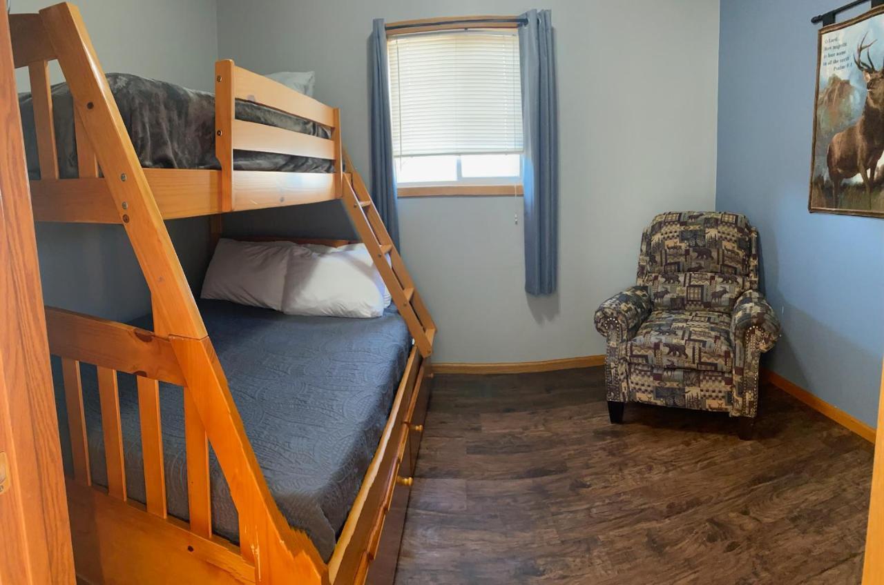 Pelican Motel Pelican Rapids Екстериор снимка