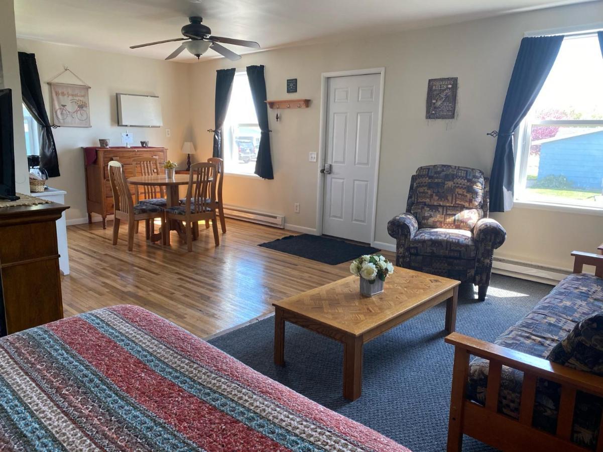 Pelican Motel Pelican Rapids Екстериор снимка