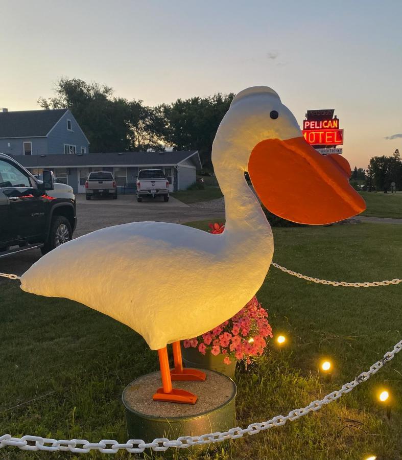 Pelican Motel Pelican Rapids Екстериор снимка
