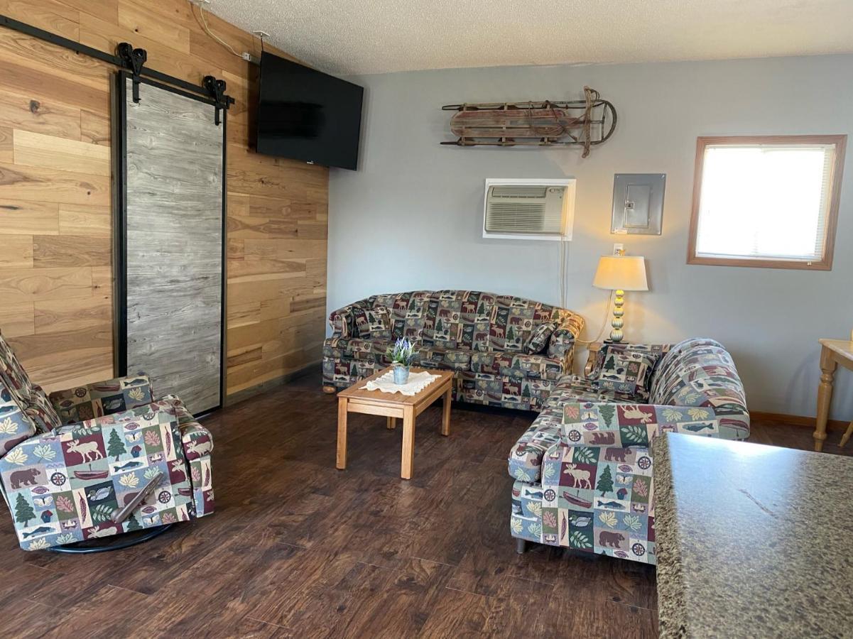 Pelican Motel Pelican Rapids Екстериор снимка