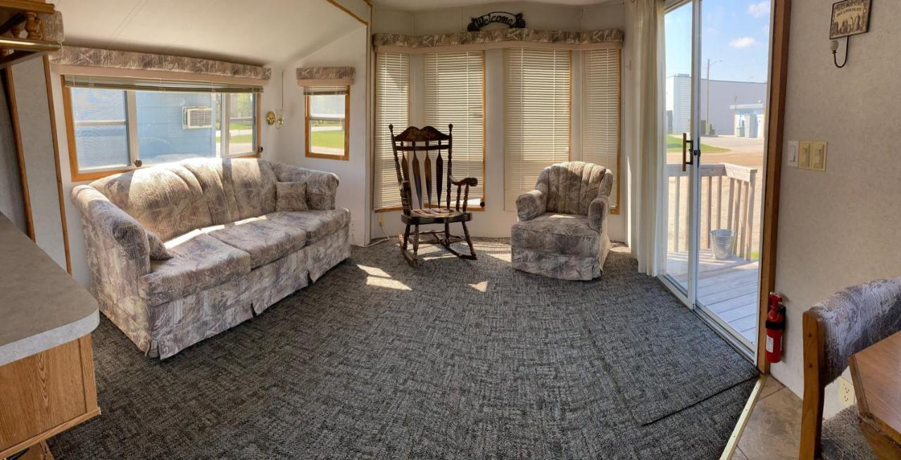 Pelican Motel Pelican Rapids Екстериор снимка