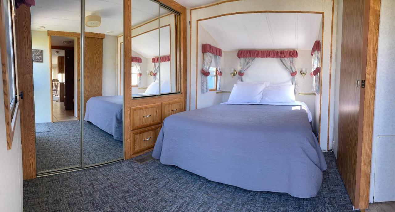 Pelican Motel Pelican Rapids Екстериор снимка