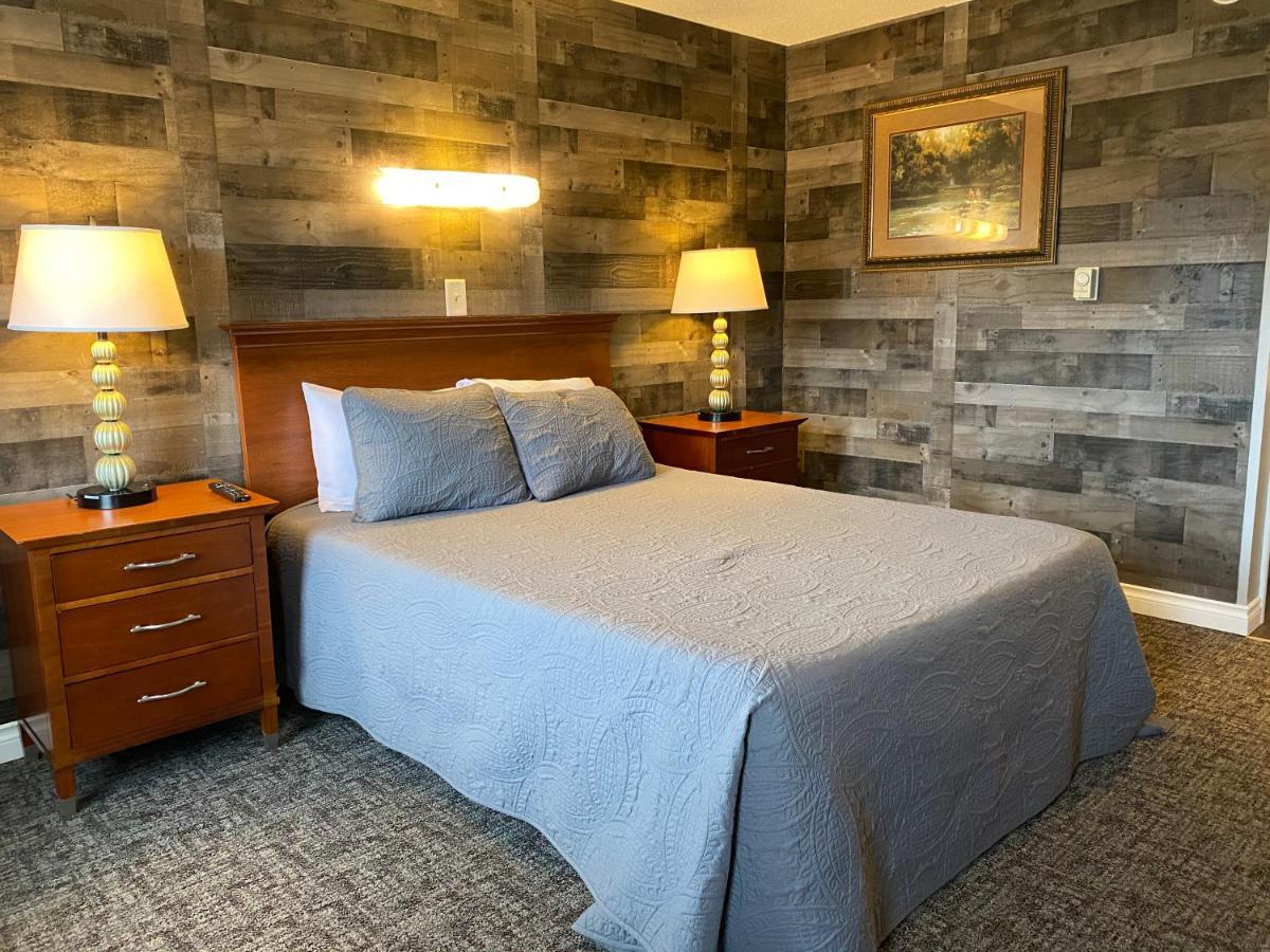 Pelican Motel Pelican Rapids Екстериор снимка