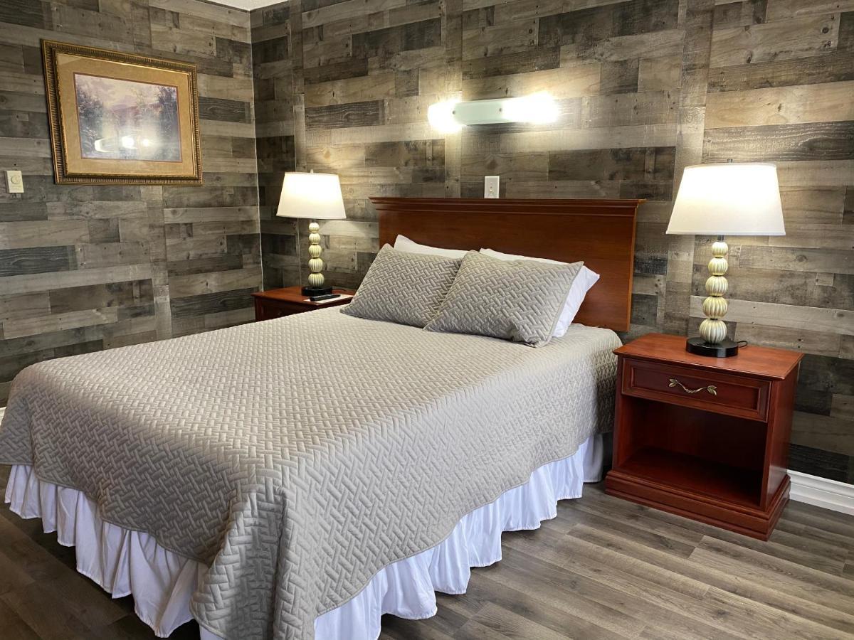Pelican Motel Pelican Rapids Екстериор снимка