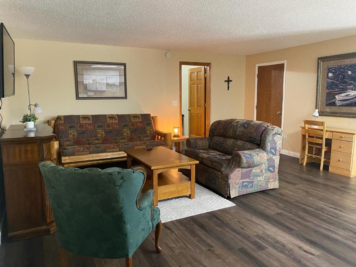 Pelican Motel Pelican Rapids Екстериор снимка