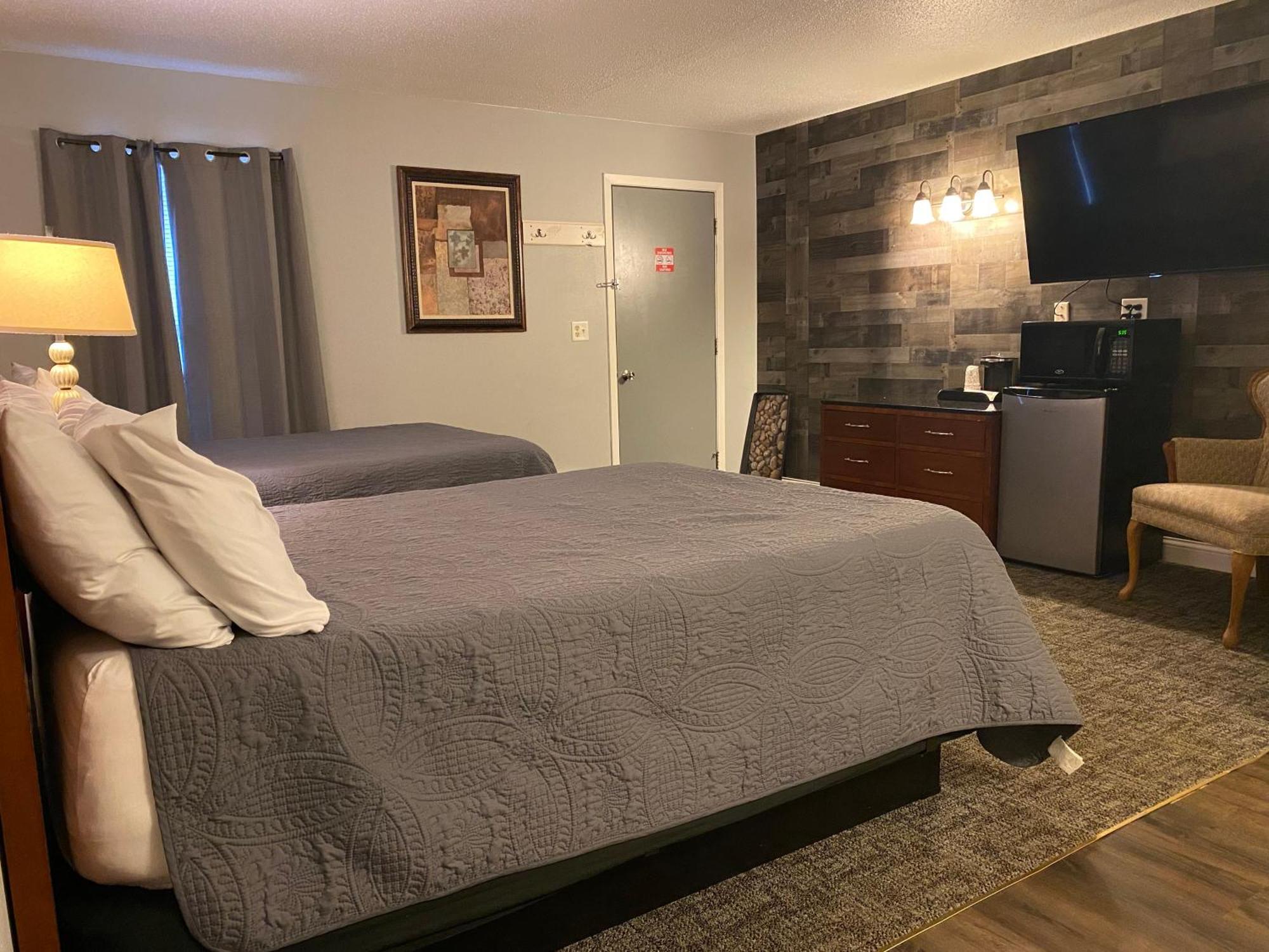 Pelican Motel Pelican Rapids Екстериор снимка