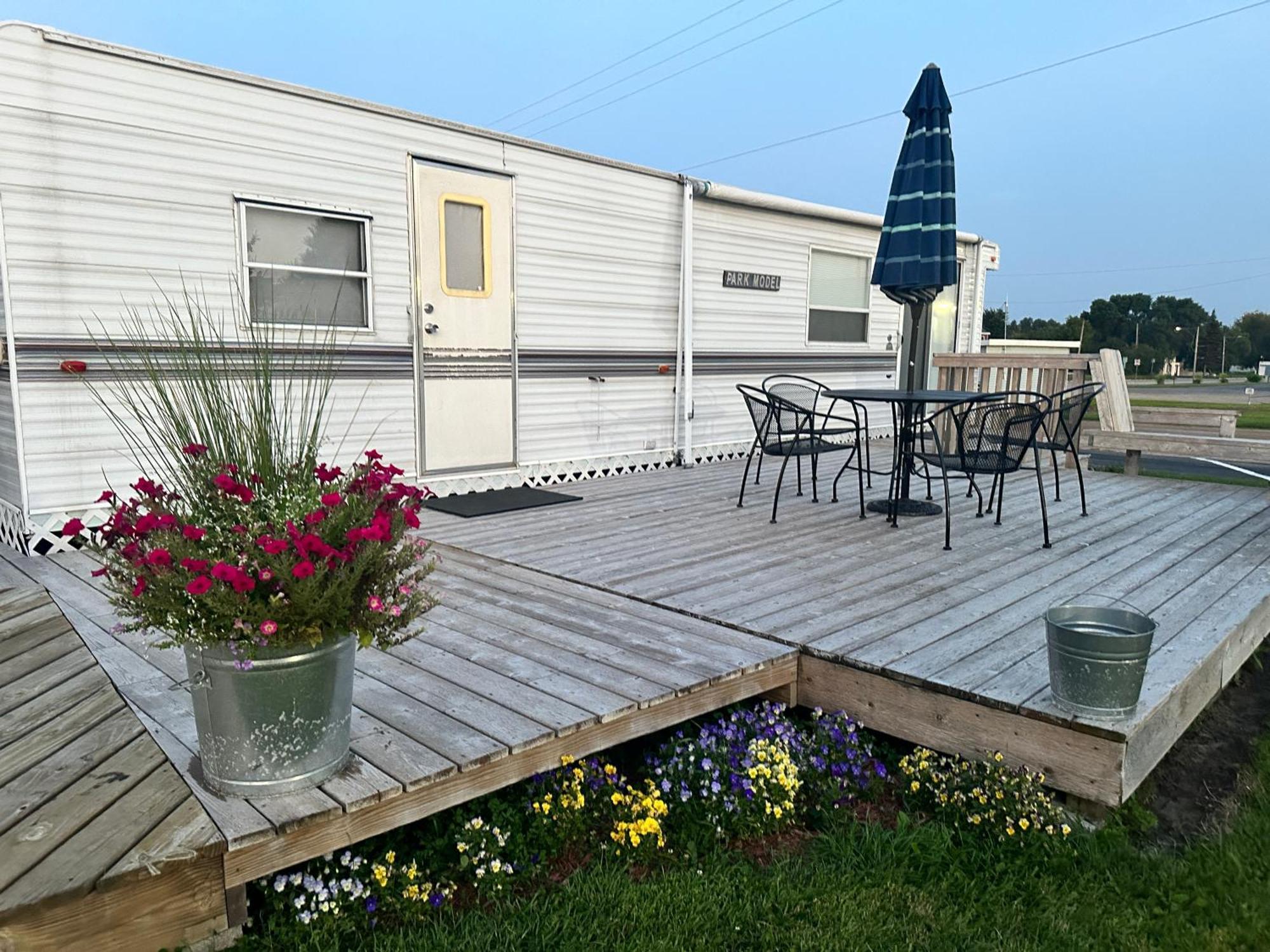 Pelican Motel Pelican Rapids Екстериор снимка